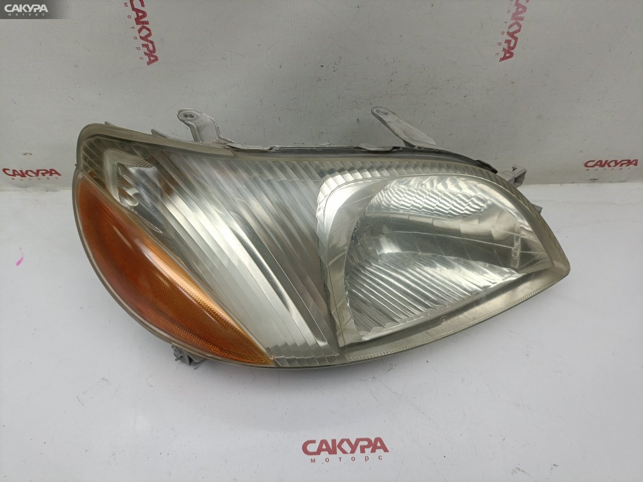 Фара правая Toyota Platz SCP11 1SZ-FE 52-009: купить в Сакура Красноярск.