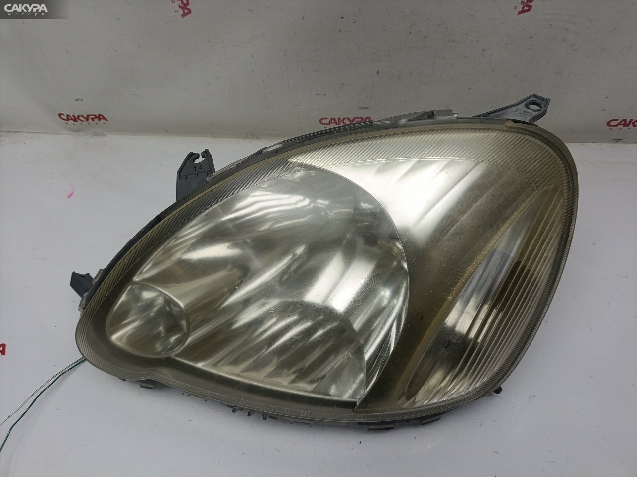 Фара левая Toyota Vitz SCP13 2SZ-FE 52-046: купить в Сакура Красноярск.