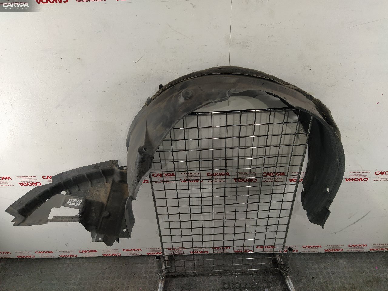 Подкрылок передний правый Toyota Avensis AZT250 1AZ-FSE: купить в Сакура Красноярск.