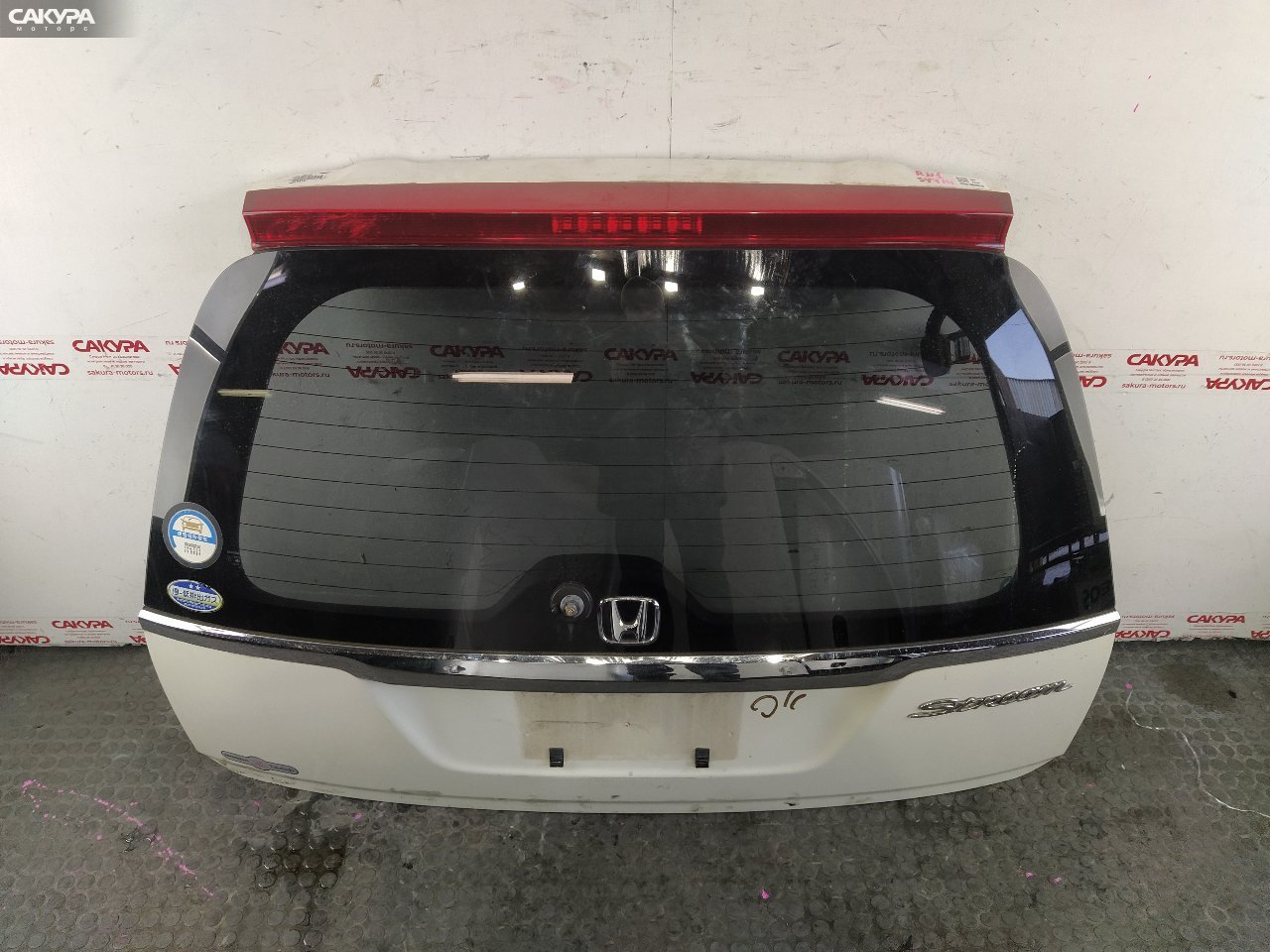 Дверь багажника Honda Stream RN1 D17A: купить в Сакура Красноярск.