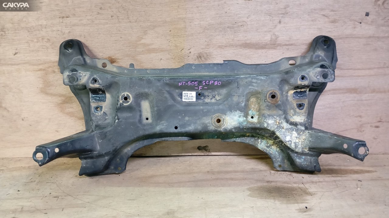 Балка поперечная передняя Toyota Vitz SCP90 2SZ-FE: купить в Сакура Красноярск.