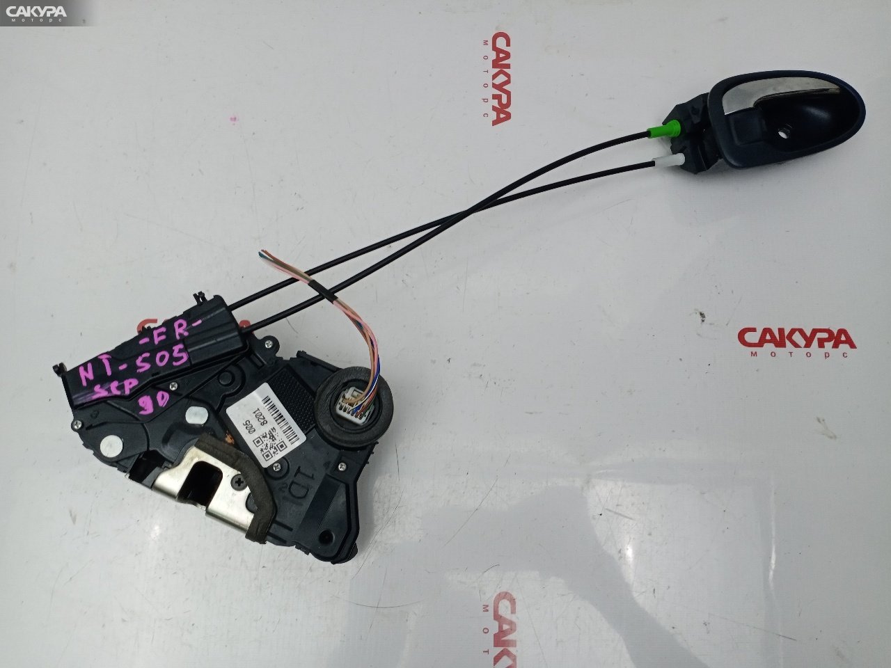 Замок дверной передний правый Toyota Vitz SCP90 2SZ-FE: купить в Сакура Красноярск.