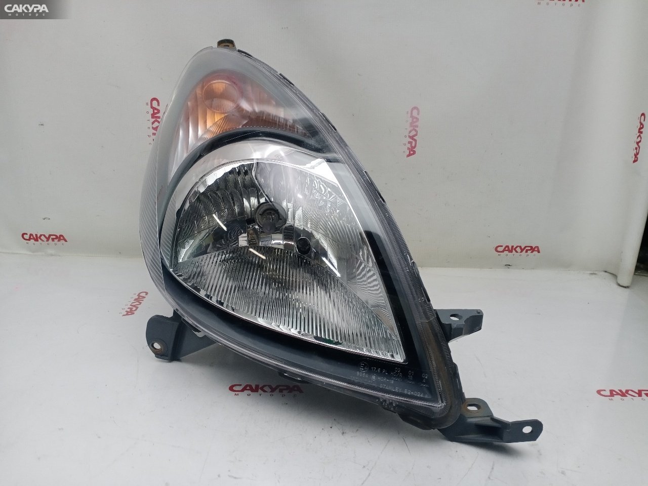 Фара правая Toyota Funcargo NCP20 2NZ-FE 52-024: купить в Сакура Красноярск.
