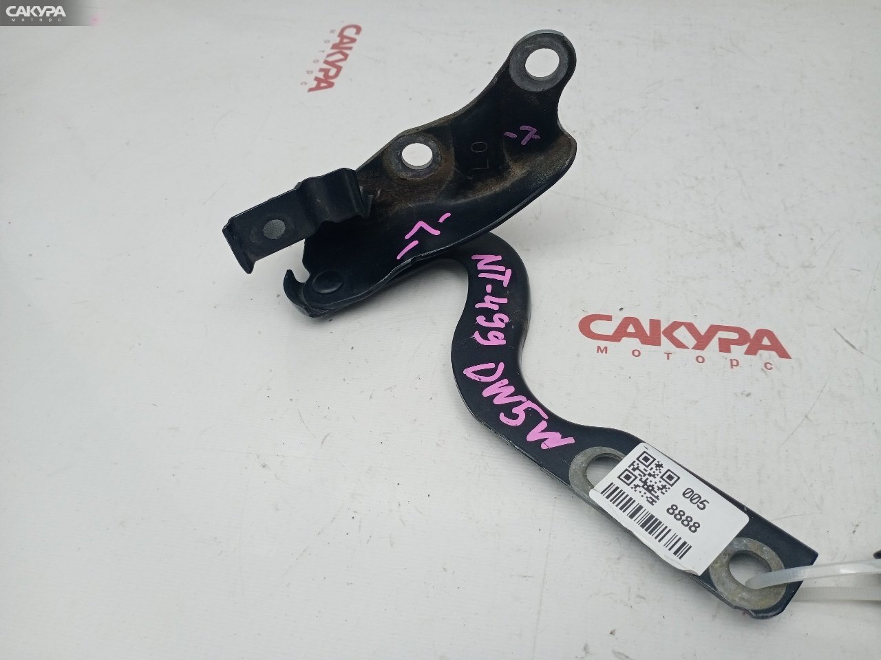 Кронштейн капота левый Mazda Demio DW5W B5-E: купить в Сакура Красноярск.