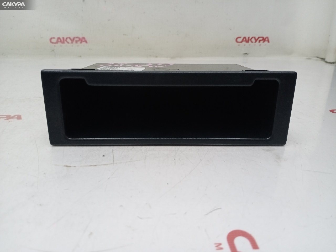 Бардачок Mazda Demio DW5W B5-E: купить в Сакура Красноярск.