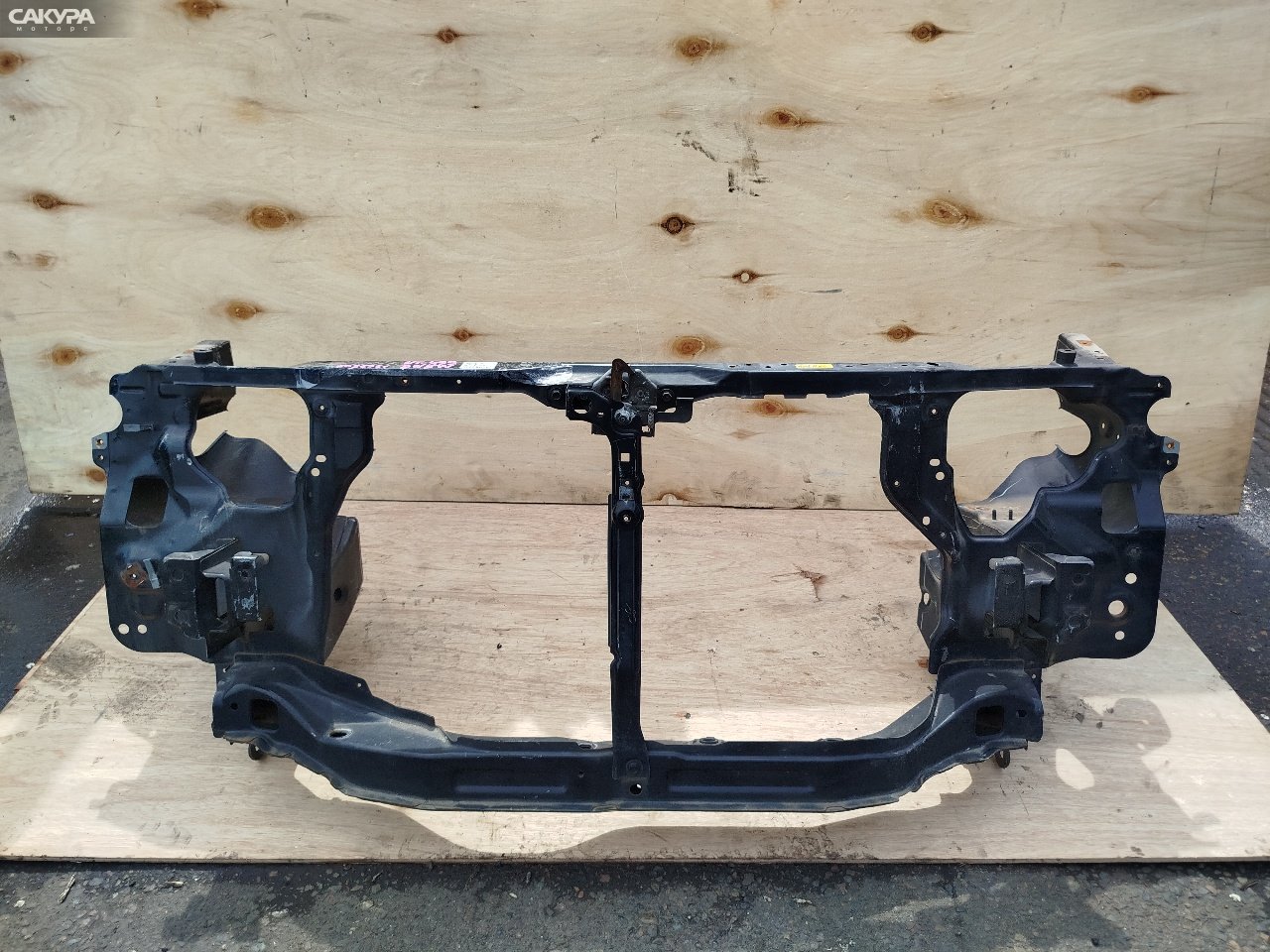 Рамка радиатора Mazda Demio DW5W B5-E: купить в Сакура Красноярск.