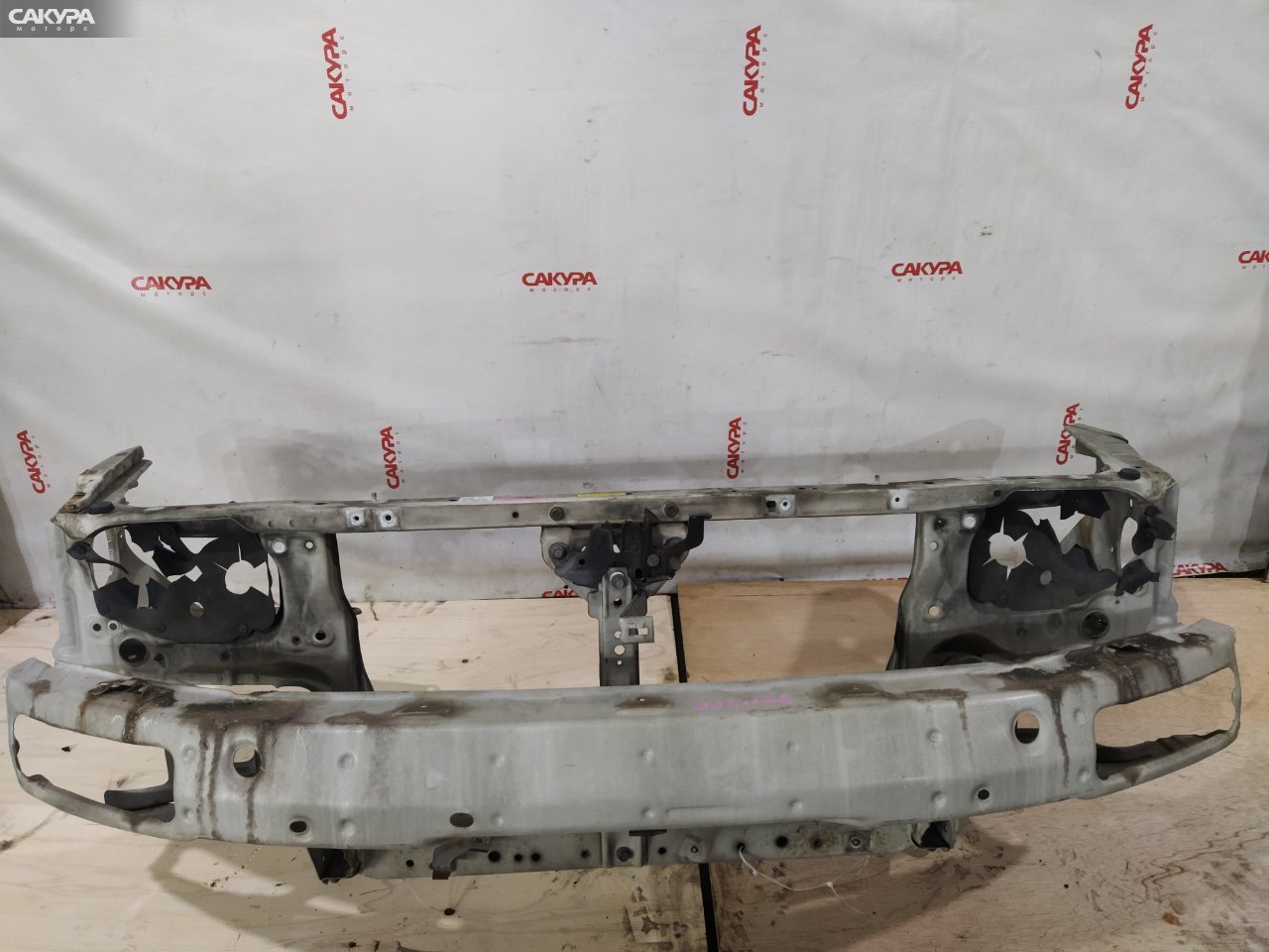 Рамка радиатора Nissan Stagea WGC34 RB25DE: купить в Сакура Красноярск.