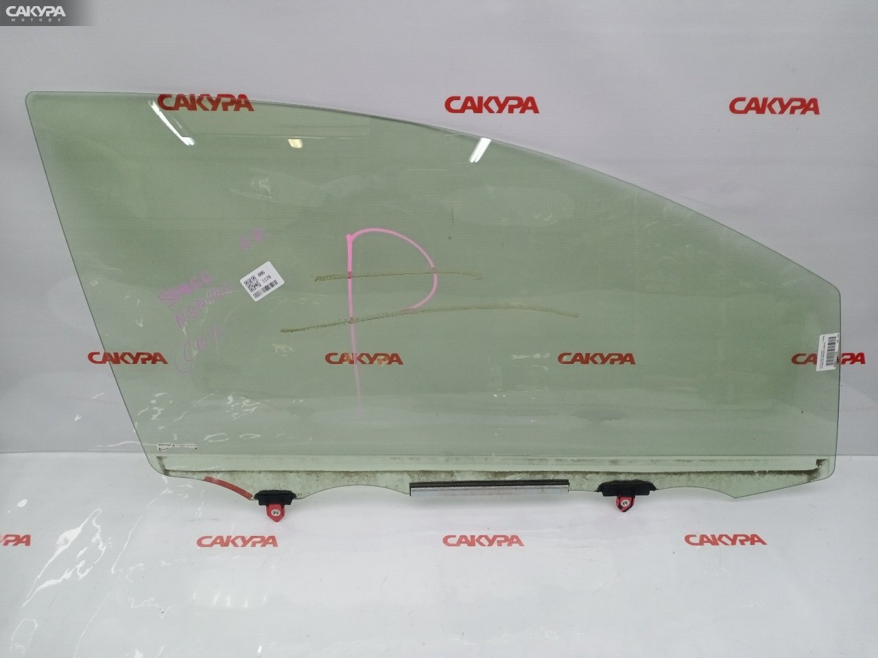Стекло боковое переднее правое Toyota Ractis NSP120 1NR-FE: купить в Сакура Красноярск.