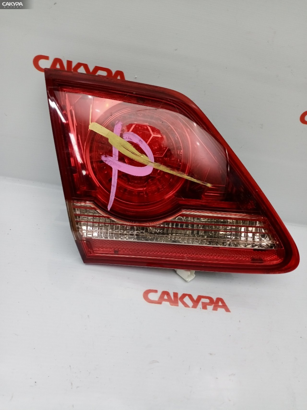 Фонарь вставка багажника левый Toyota Crown GRS204 2GR-FSE 30-351: купить в Сакура Красноярск.