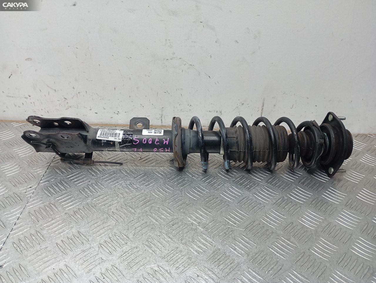 Стойка подвески передняя левая Daihatsu Boon M700S 1KR-FE: купить в Сакура Красноярск.