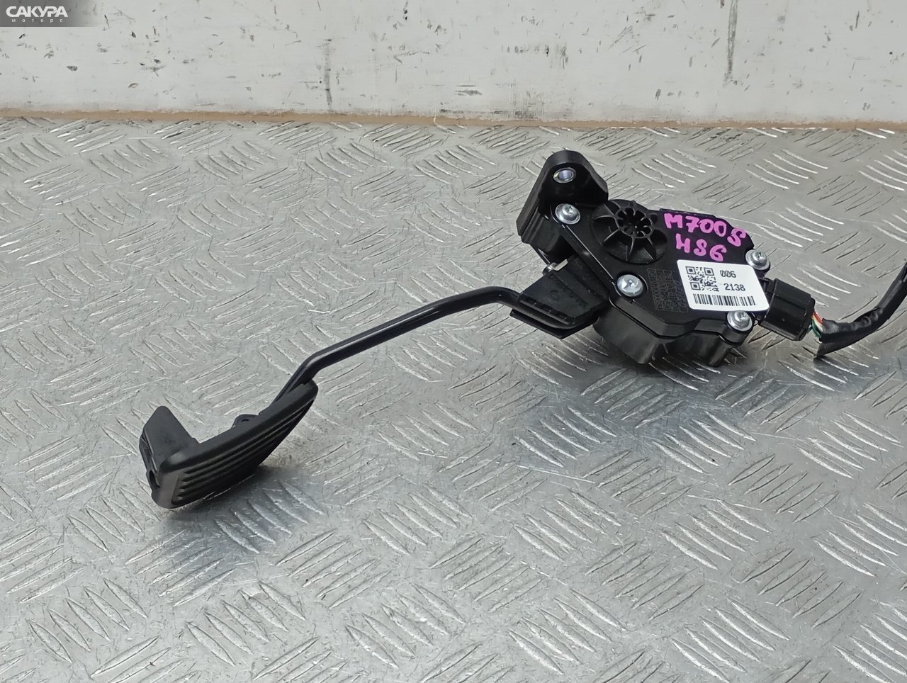 Педаль газа Daihatsu Boon M700S 1KR-FE: купить в Сакура Красноярск.