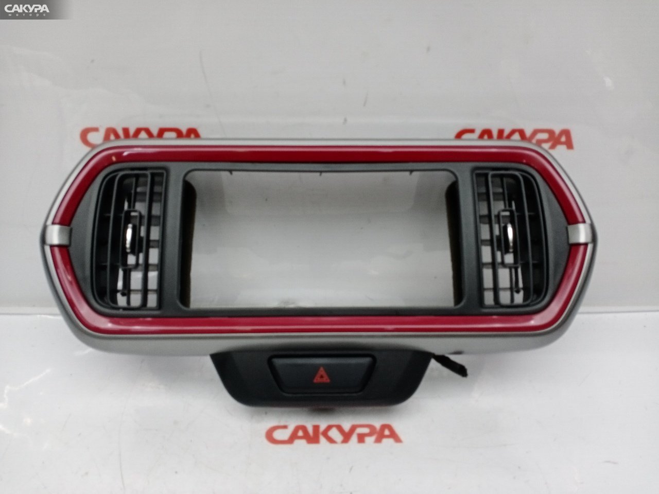Рамка магнитолы Daihatsu Boon M700S 1KR-FE: купить в Сакура Красноярск.