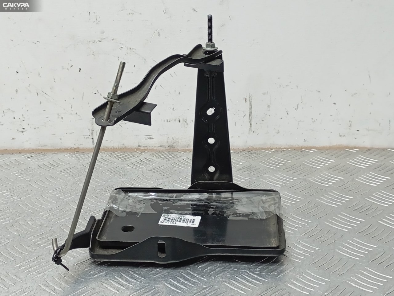 Крепление аккумулятора Daihatsu Boon M700S 1KR-FE: купить в Сакура Красноярск.
