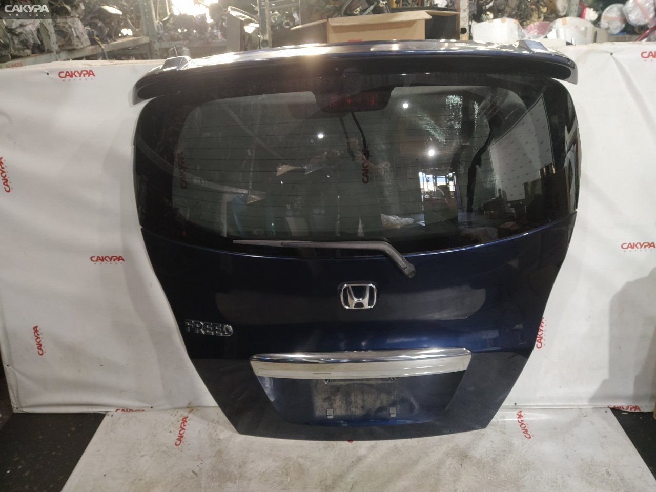 Дверь багажника Honda Freed GB3 L15A: купить в Сакура Красноярск.