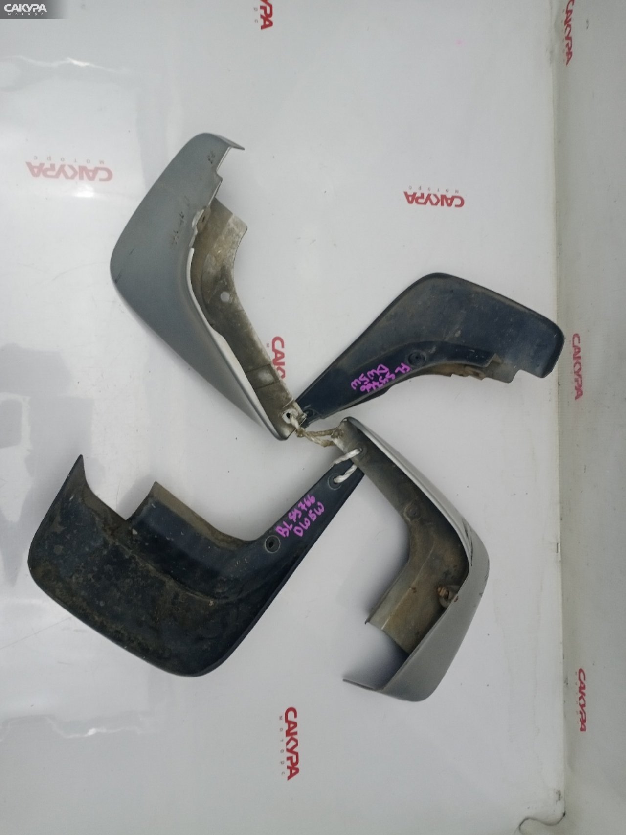 Брызговик Mazda Demio DW5W B5-ME: купить в Сакура Красноярск.