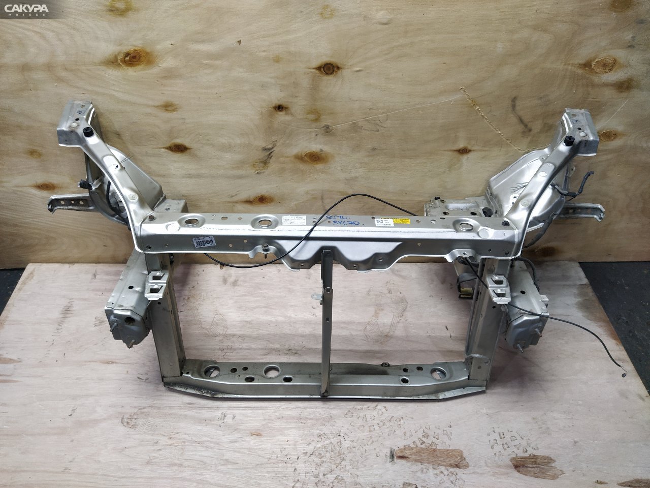 Рамка радиатора Toyota Vitz SCP10 1SZ-FE: купить в Сакура Красноярск.