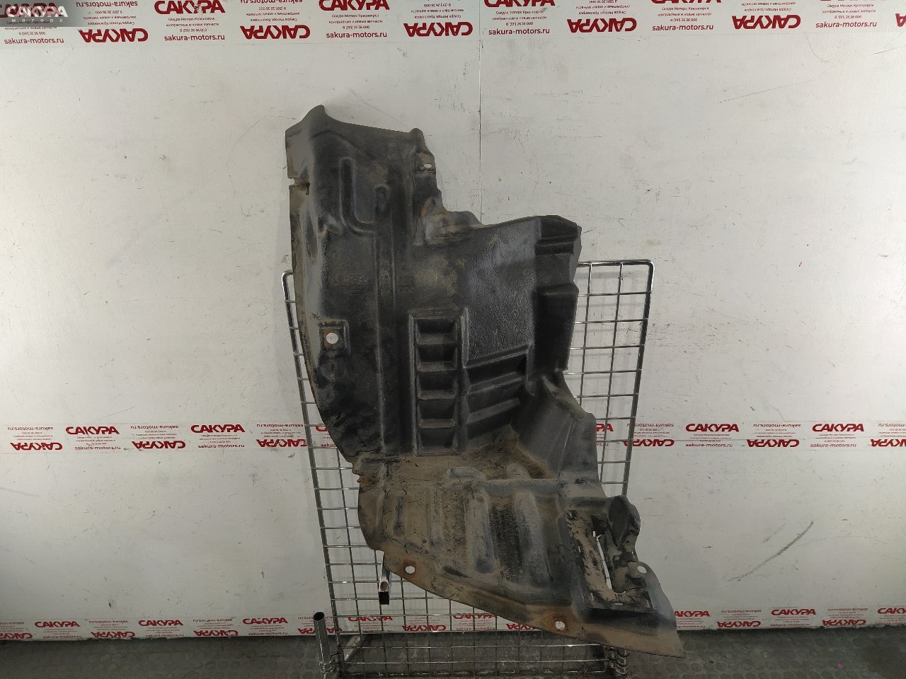 Подкрылок нижний передний правый Nissan Cedric MY34 VQ25DD: купить в Сакура Красноярск.