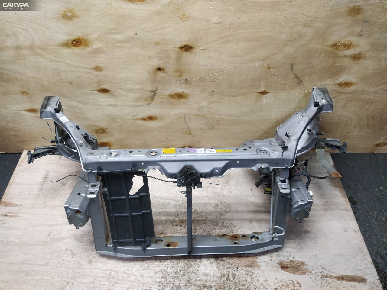 Рамка радиатора Toyota Vitz SCP10 1SZ-FE: купить в Сакура Красноярск.