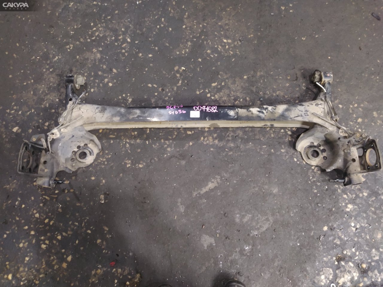 Балка поперечная задняя Toyota Vitz SCP13 2SZ-FE: купить в Сакура Красноярск.