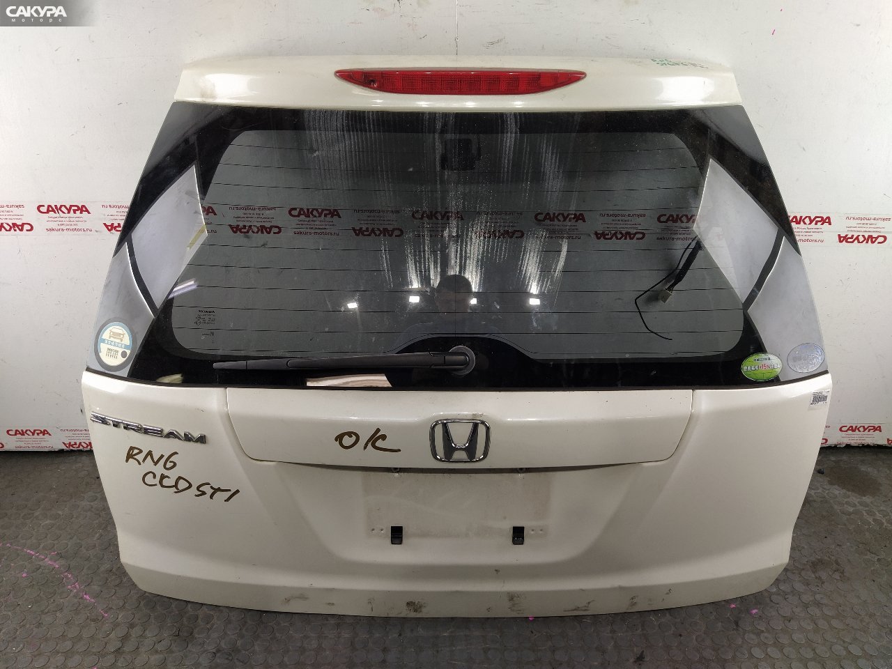 Дверь багажника Honda Stream RN6 R18A: купить в Сакура Красноярск.