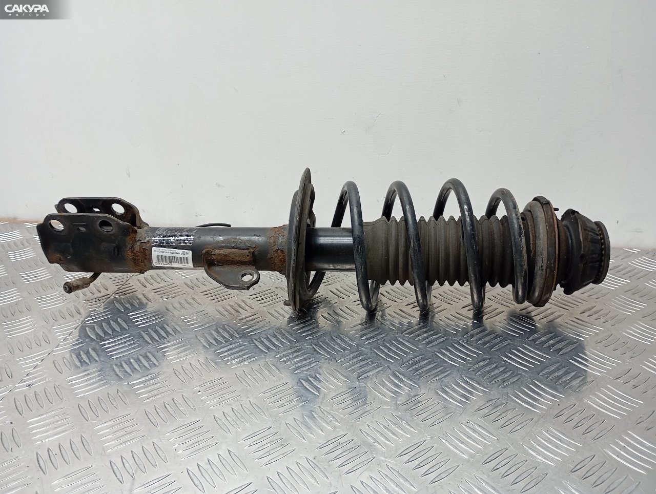 Стойка подвески передняя правая Toyota Corolla Fielder NZE164G 1NZ-FE: купить в Сакура Красноярск.