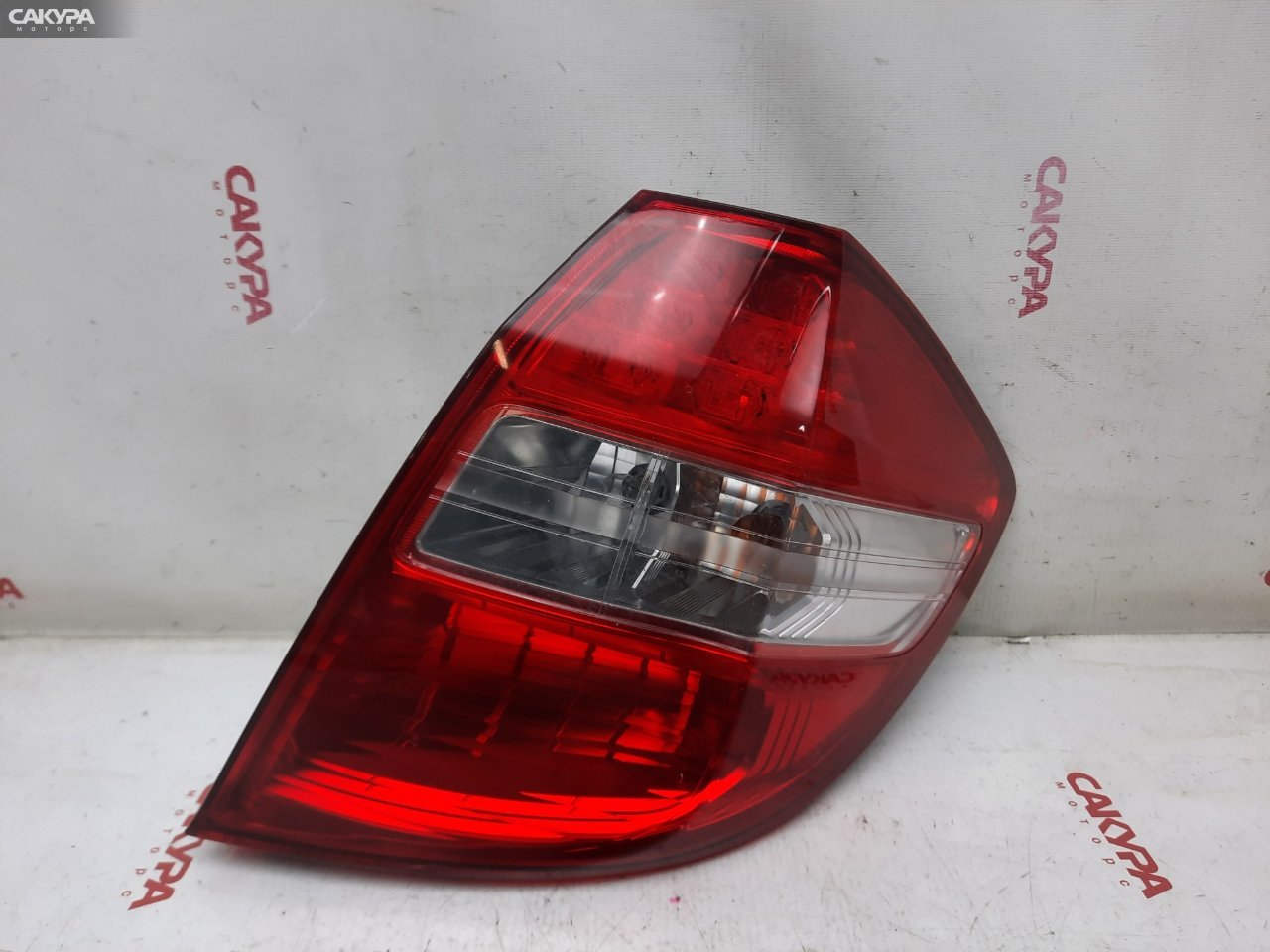 Фонарь стоп-сигнала правый Honda FIT GE6 L13A P9596: купить в Сакура Красноярск.