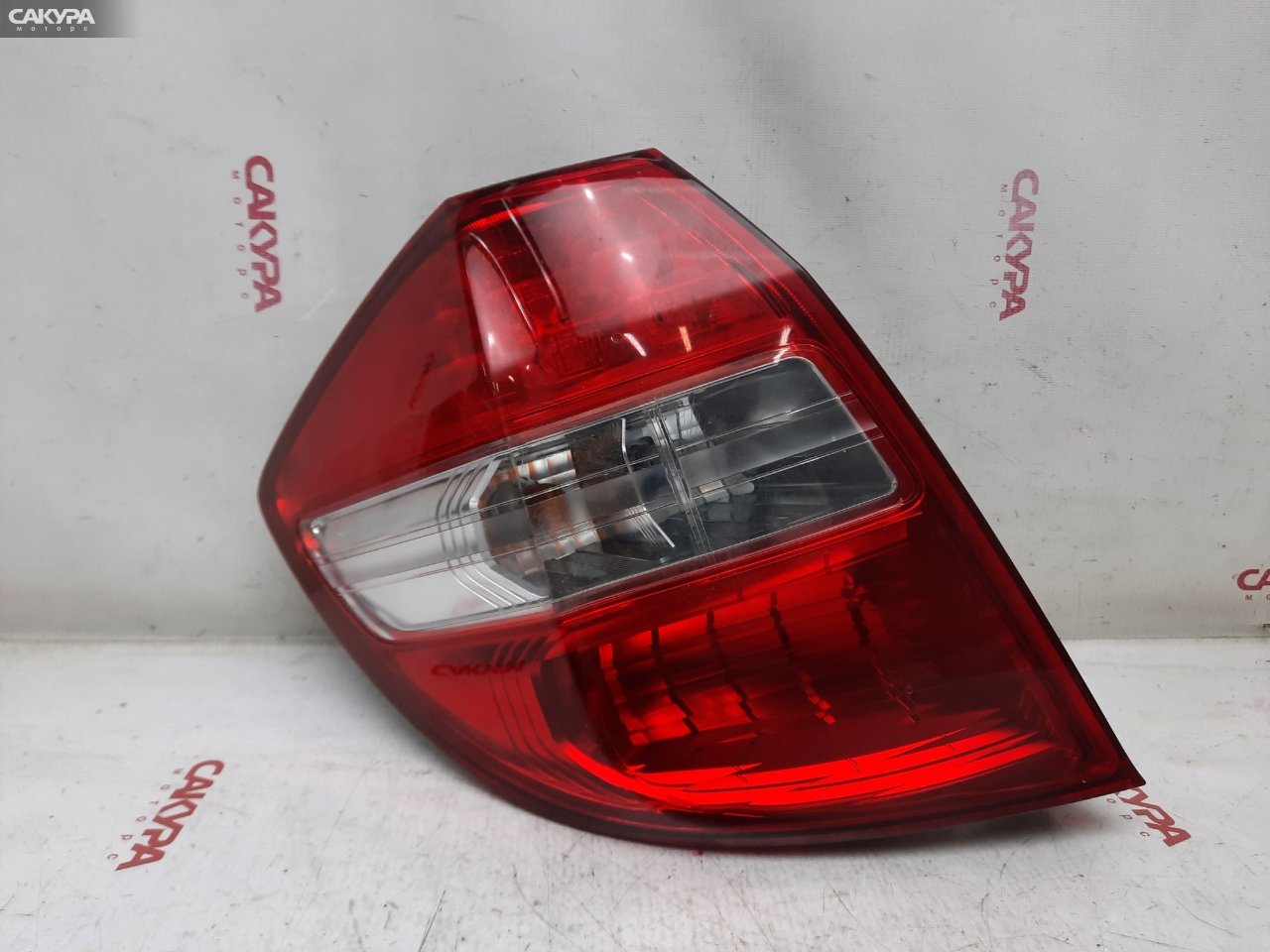 Фонарь стоп-сигнала левый Honda FIT GE6 L13A P9596: купить в Сакура Красноярск.
