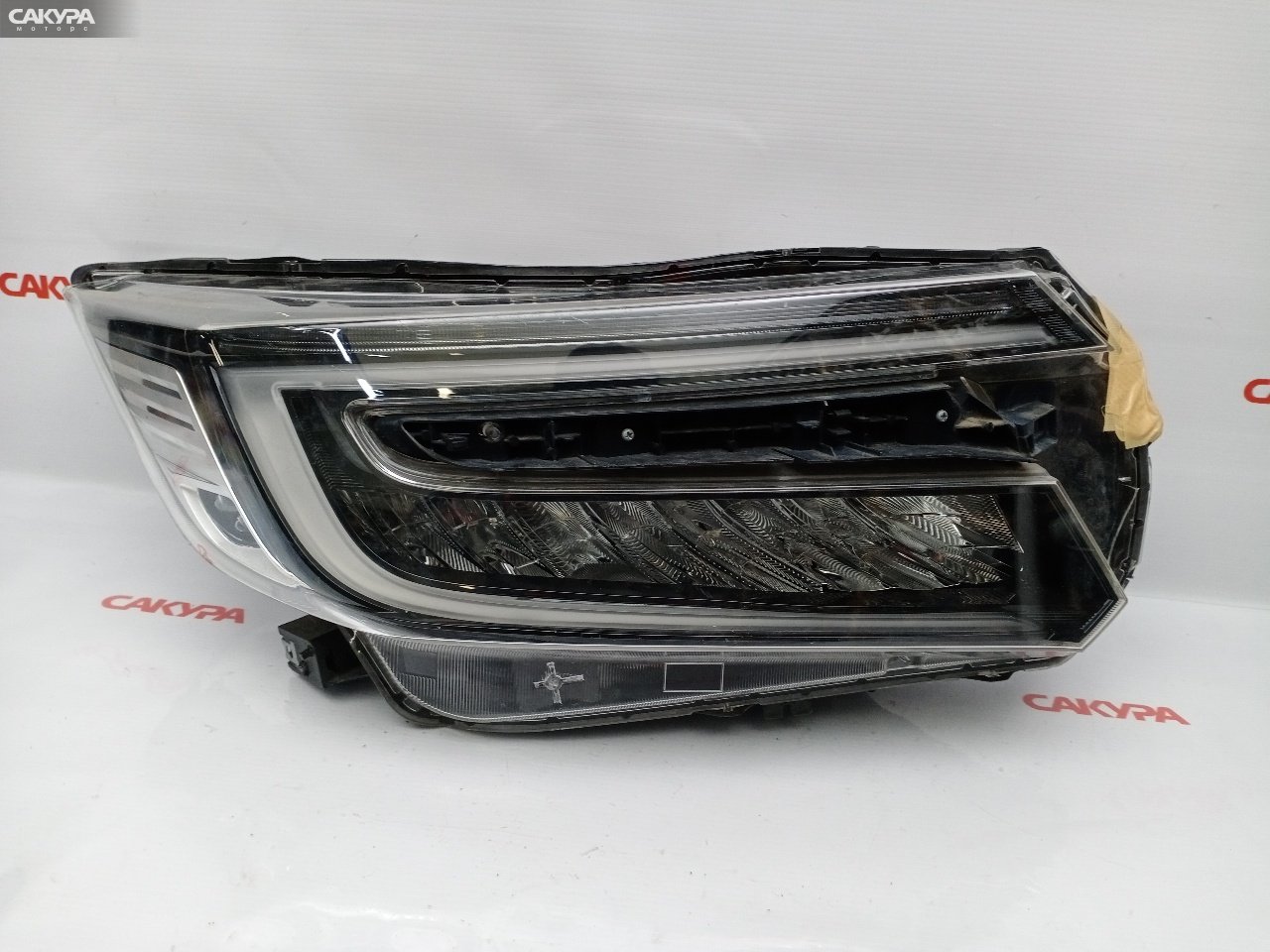 Фара правая Honda Stepwgn RP5 LFA 100-62282: купить в Сакура Красноярск.