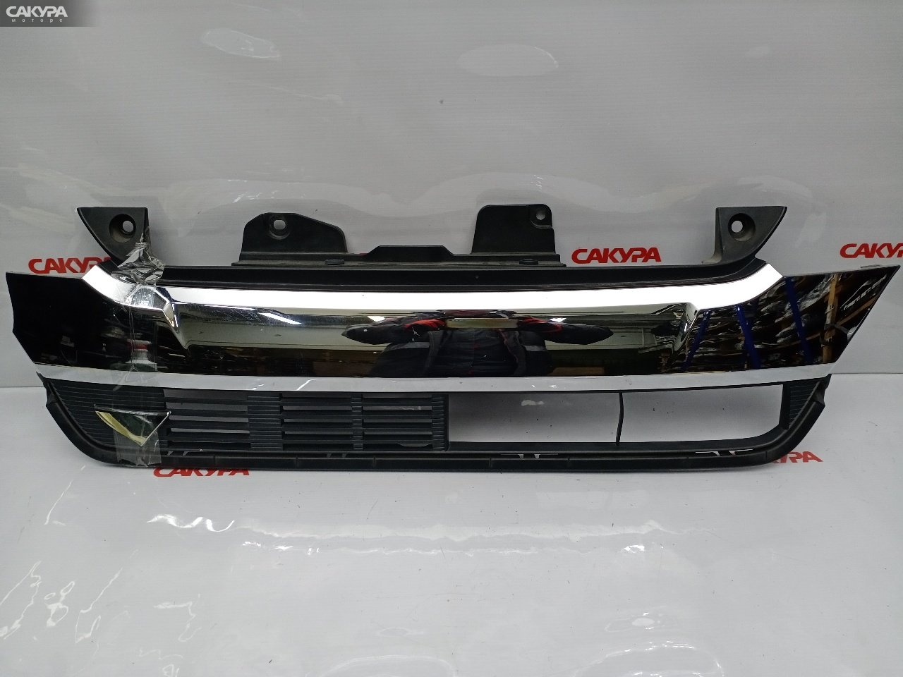 Решетка радиатора Honda N-BOX CUSTOM JF1 S07A: купить в Сакура Красноярск.