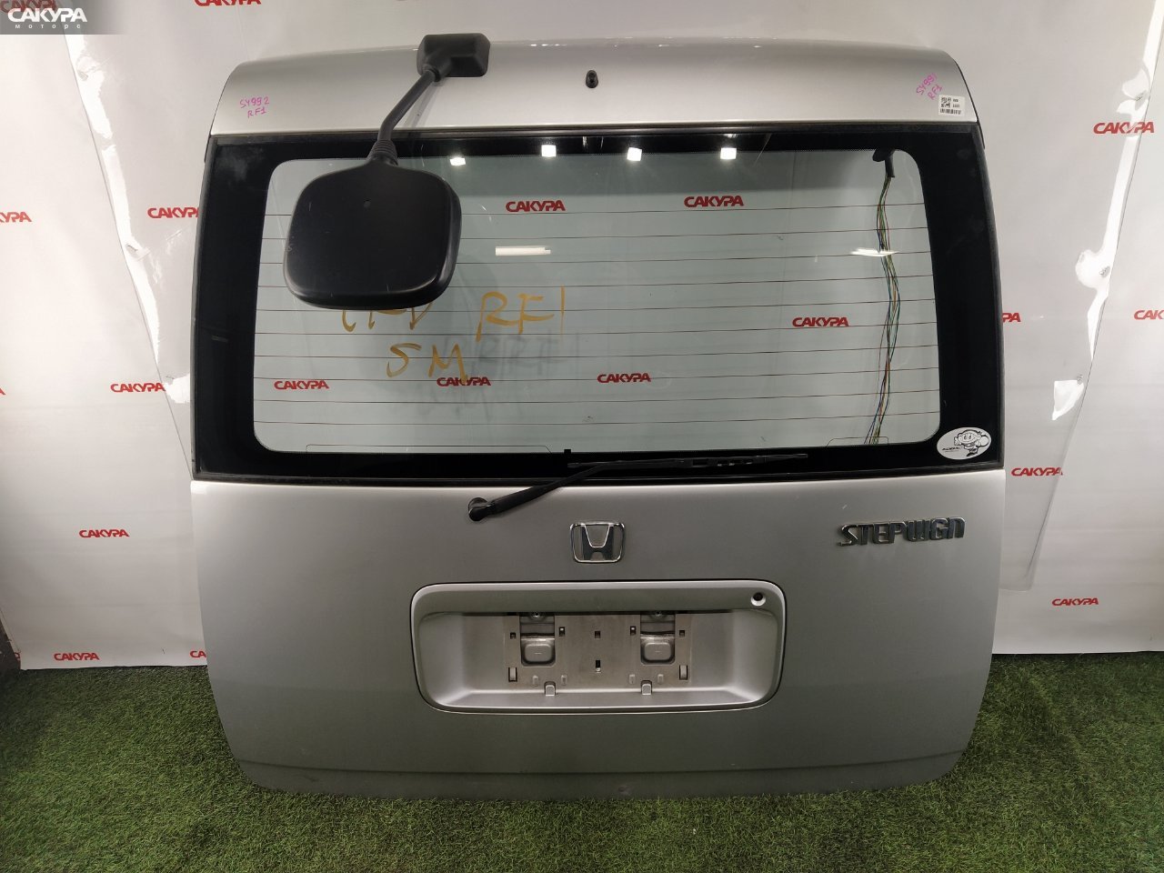 Дверь багажника Honda Stepwgn RF1 B20B: купить в Сакура Красноярск.
