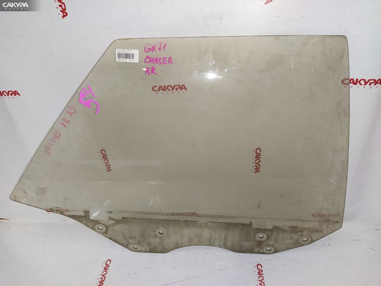 Стекло боковое заднее правое Toyota Chaser GX71: купить в Сакура Красноярск.