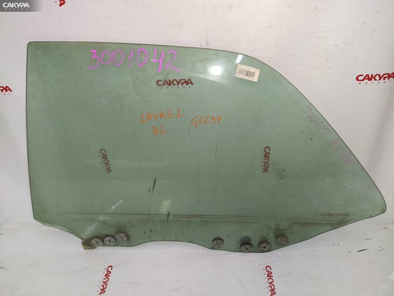 Стекло боковое заднее левое Nissan Laurel GC34: купить в Сакура Красноярск.