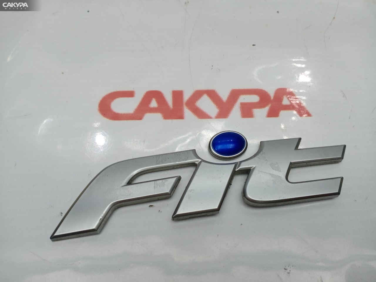 Эмблема Honda FIT GD1 L13A: купить в Сакура Красноярск.