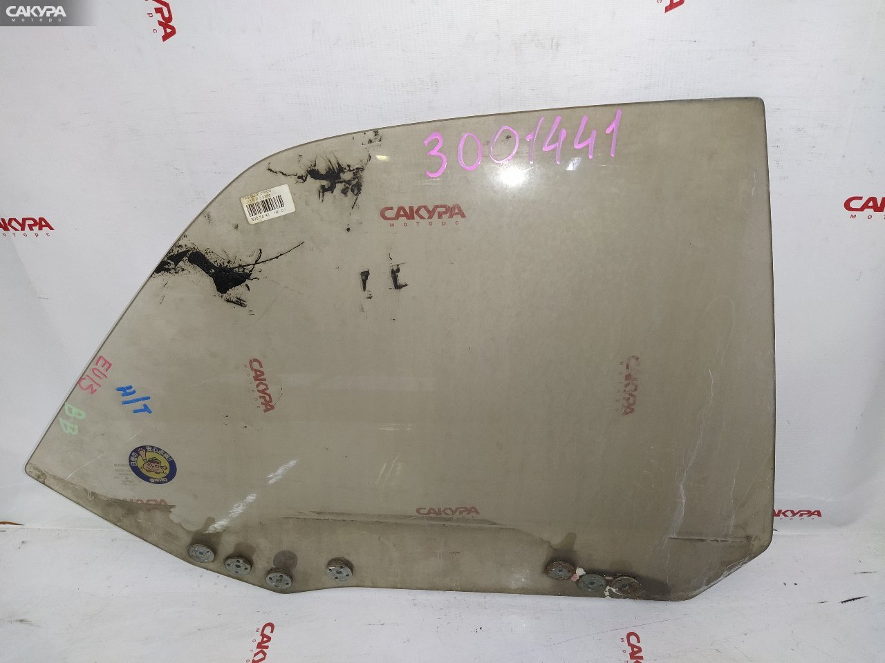 Стекло боковое заднее правое Nissan Bluebird U13: купить в Сакура Красноярск.