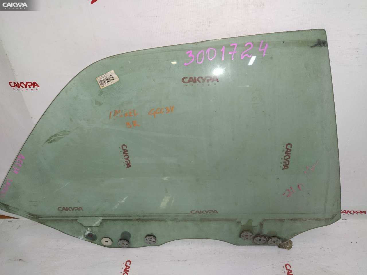 Стекло боковое заднее правое Nissan Laurel HC34: купить в Сакура Красноярск.