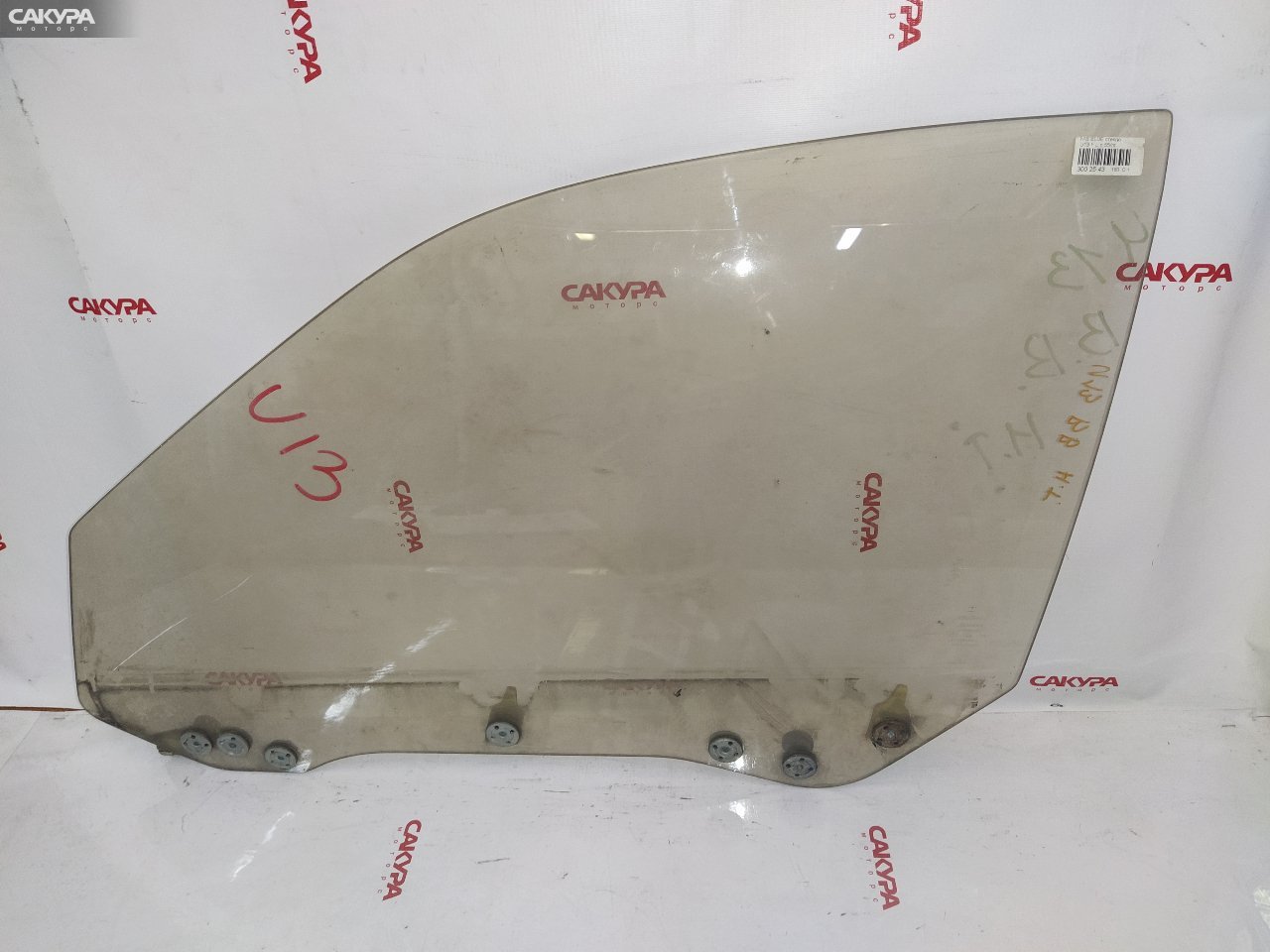 Стекло боковое переднее левое Nissan Bluebird U13: купить в Сакура Красноярск.