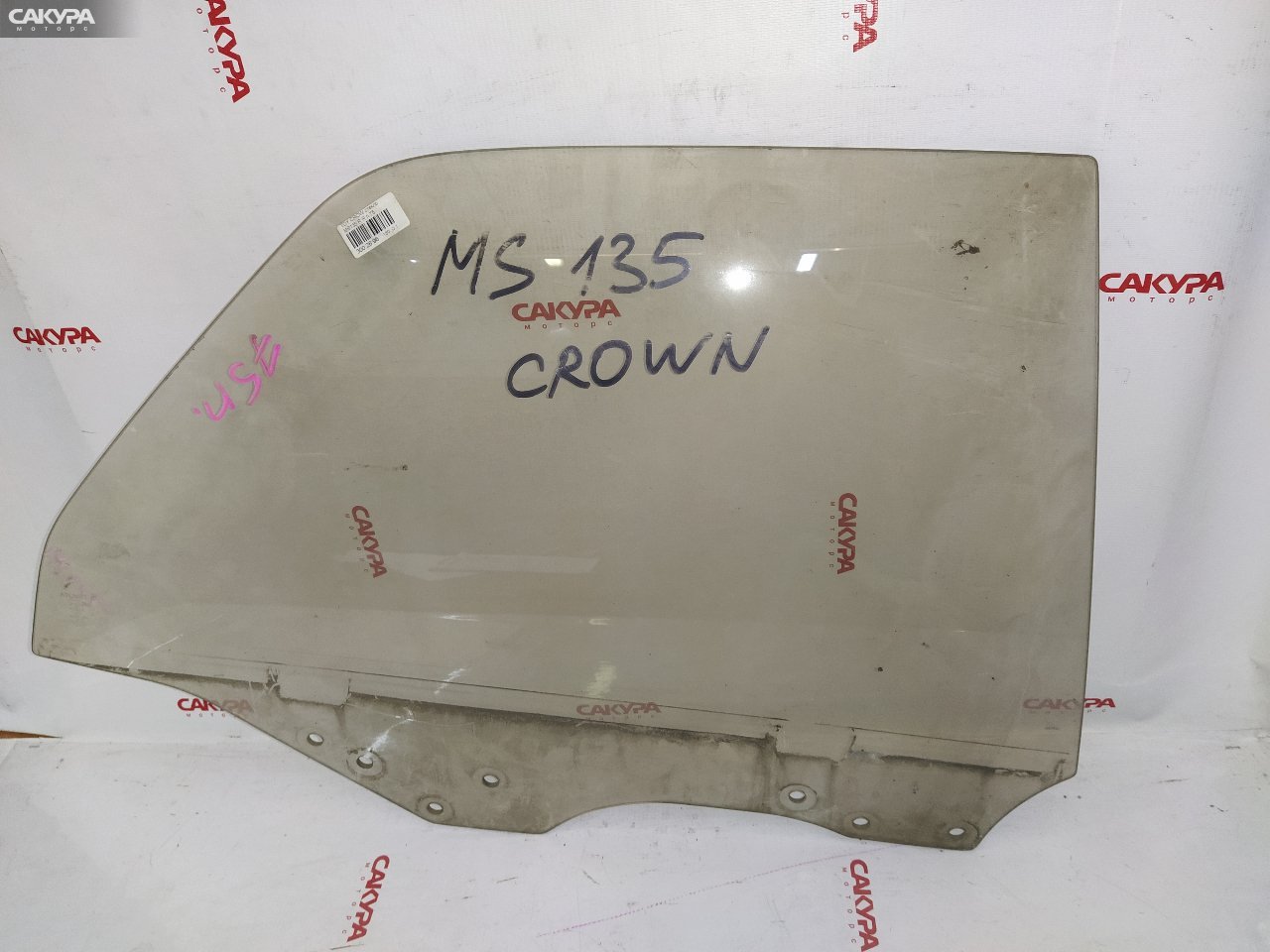 Стекло боковое заднее правое Toyota Crown MS135: купить в Сакура Красноярск.