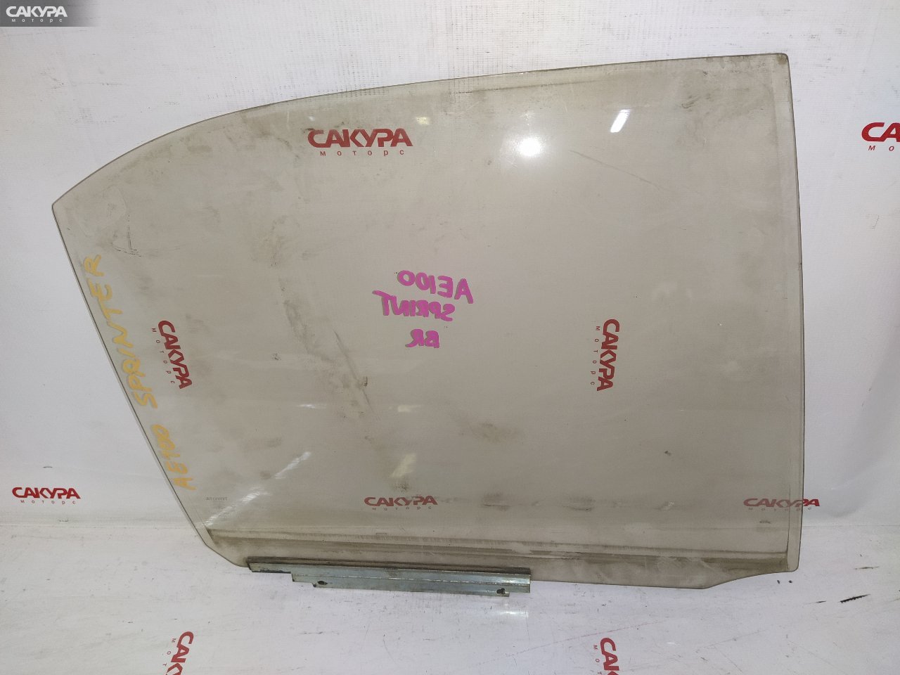 Стекло боковое заднее правое Toyota Sprinter AE100: купить в Сакура Красноярск.