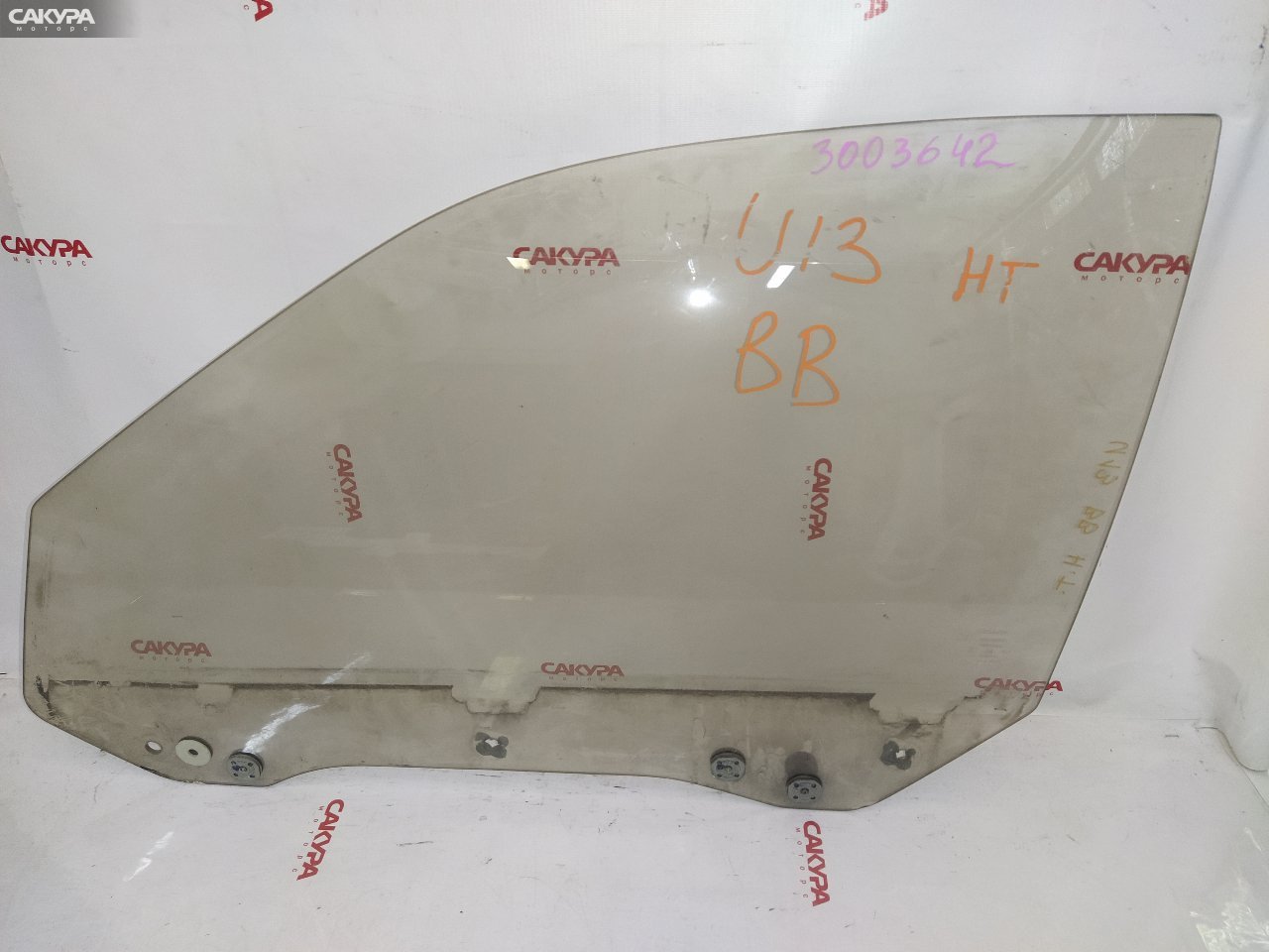 Стекло боковое переднее левое Nissan Bluebird U13: купить в Сакура Красноярск.