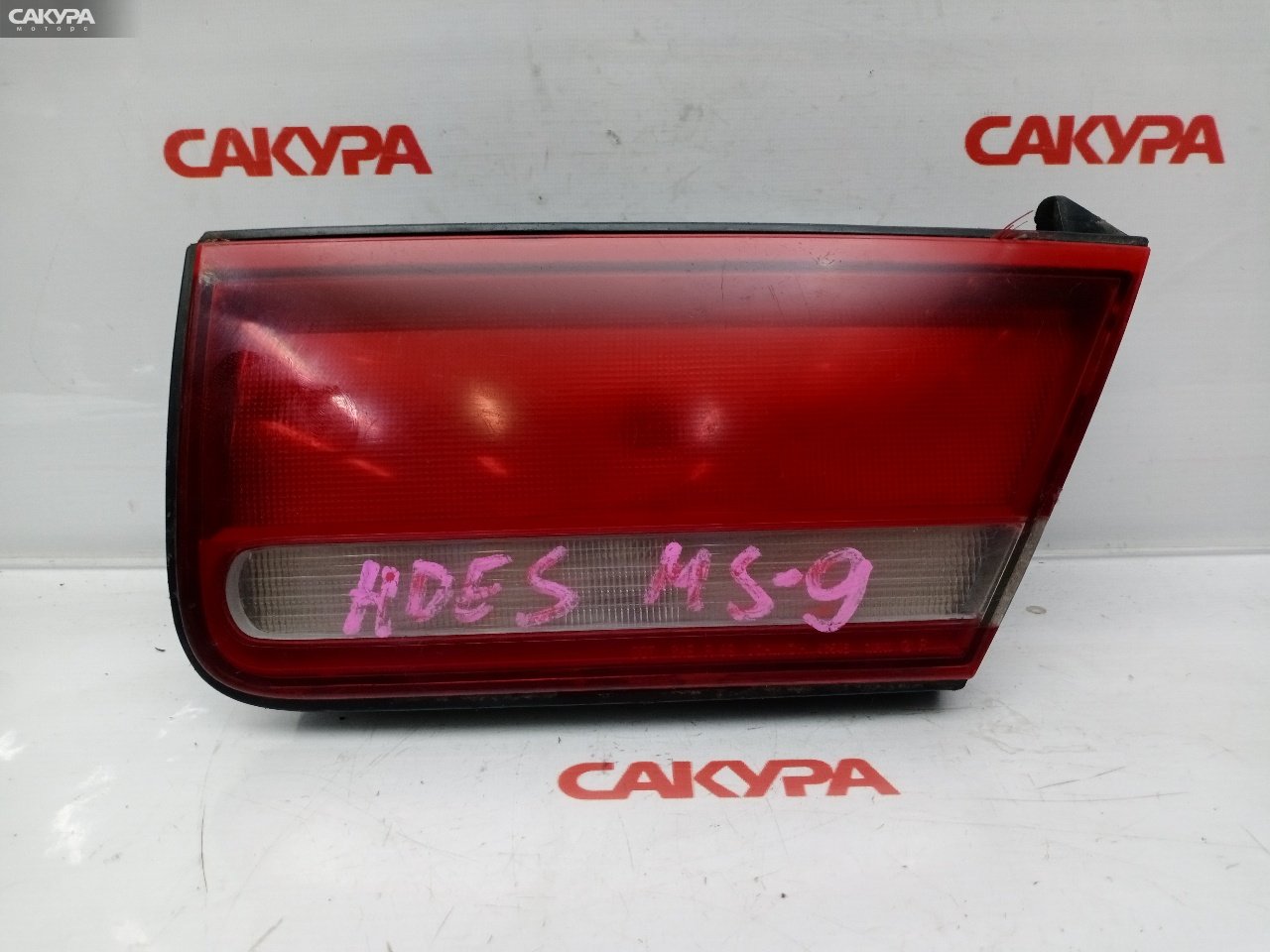 Фонарь вставка багажника правый Mazda Sentia HDES 4654: купить в Сакура Красноярск.