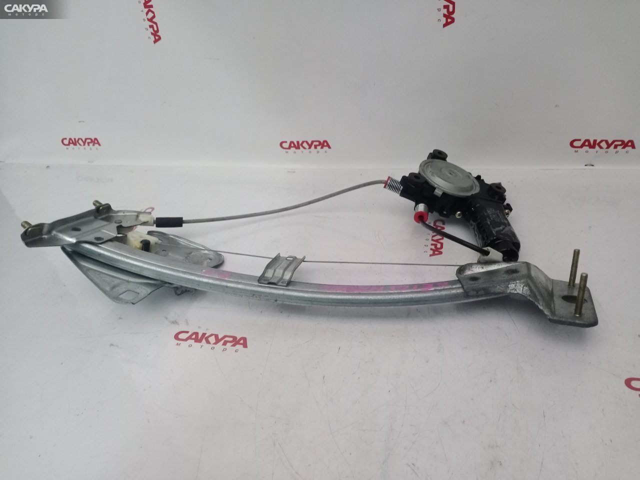 Стеклоподъемник задний правый Toyota Sprinter Marino AE101: купить в Сакура Красноярск.