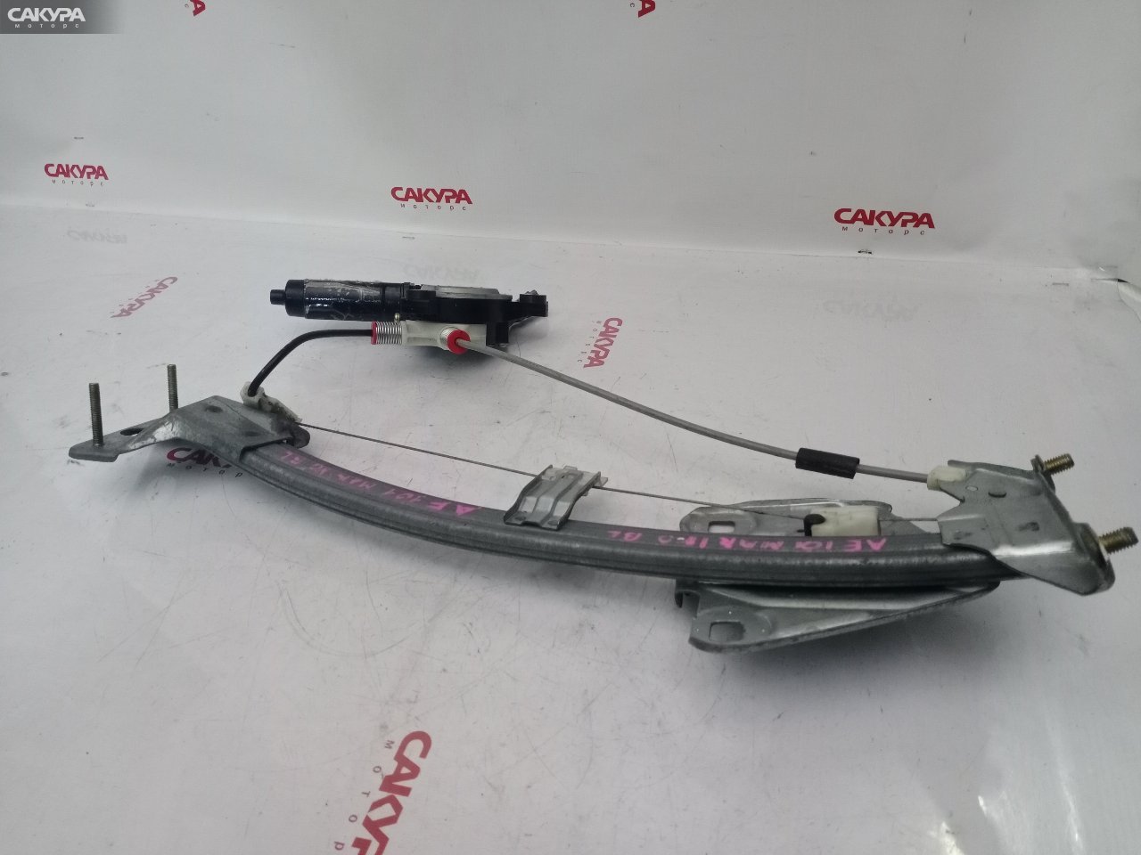 Стеклоподъемник задний левый Toyota Sprinter Marino AE101: купить в Сакура Красноярск.