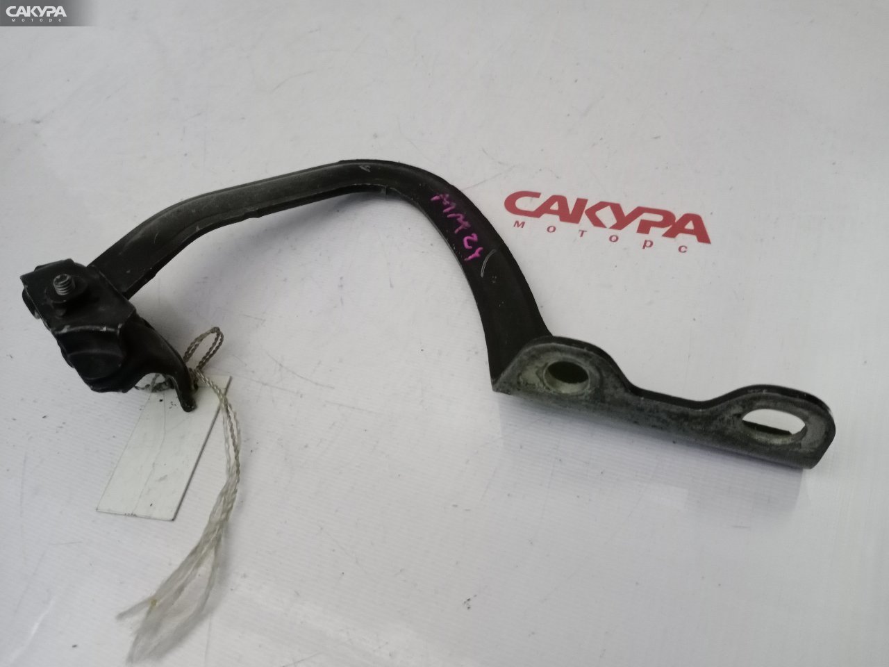 Кронштейн капота правый Toyota Hilux Surf LN130G: купить в Сакура Красноярск.