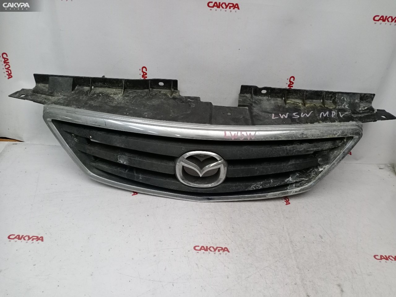 Решетка радиатора Mazda MPV LWEW: купить в Сакура Красноярск.
