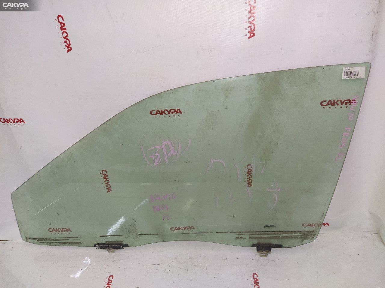 Стекло боковое переднее левое Toyota Prius NHW10: купить в Сакура Красноярск.