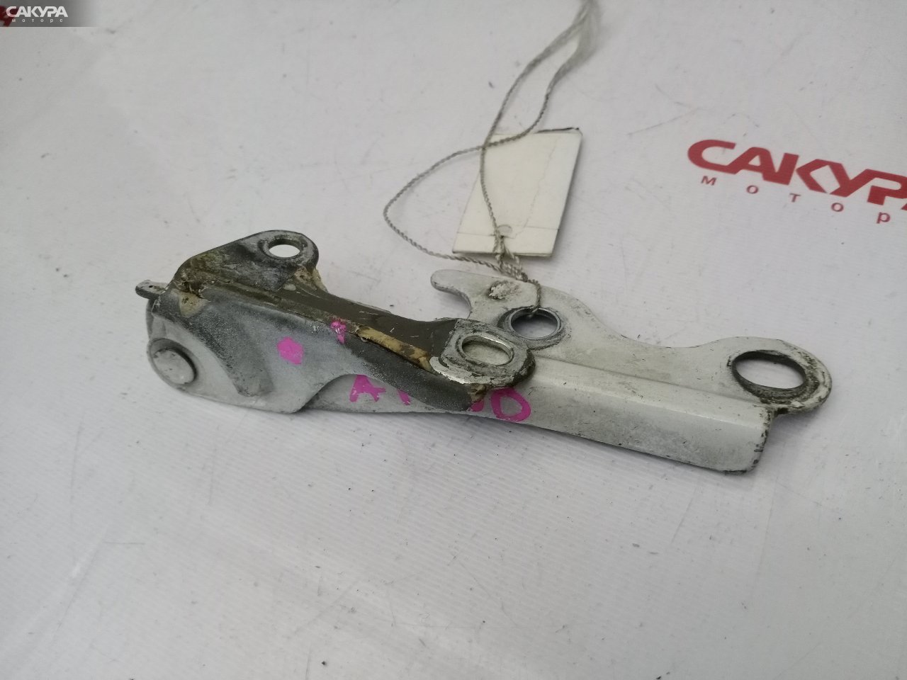 Кронштейн капота левый Toyota Carina AT150: купить в Сакура Красноярск.