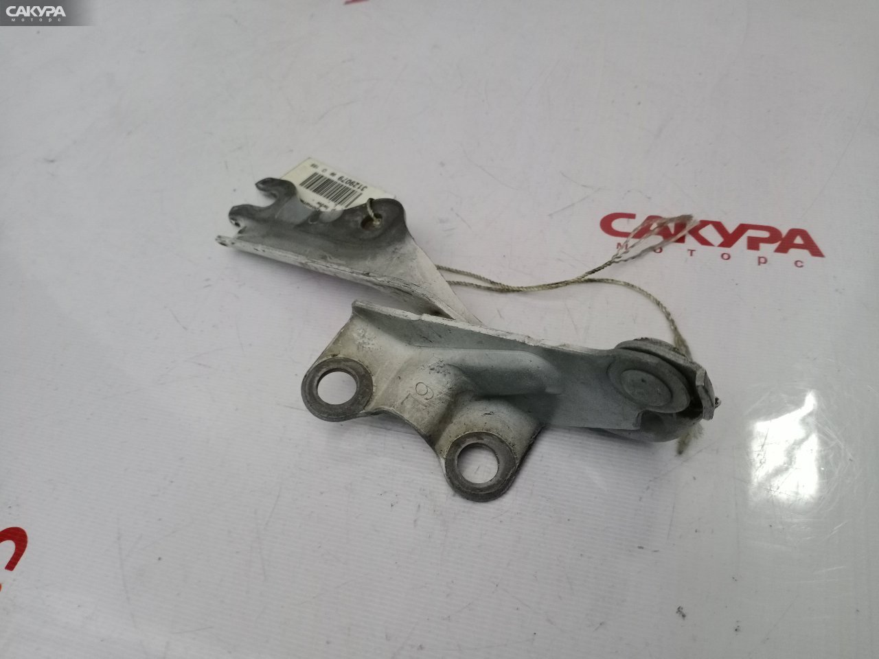 Кронштейн капота левый Mazda MPV LW5W: купить в Сакура Красноярск.