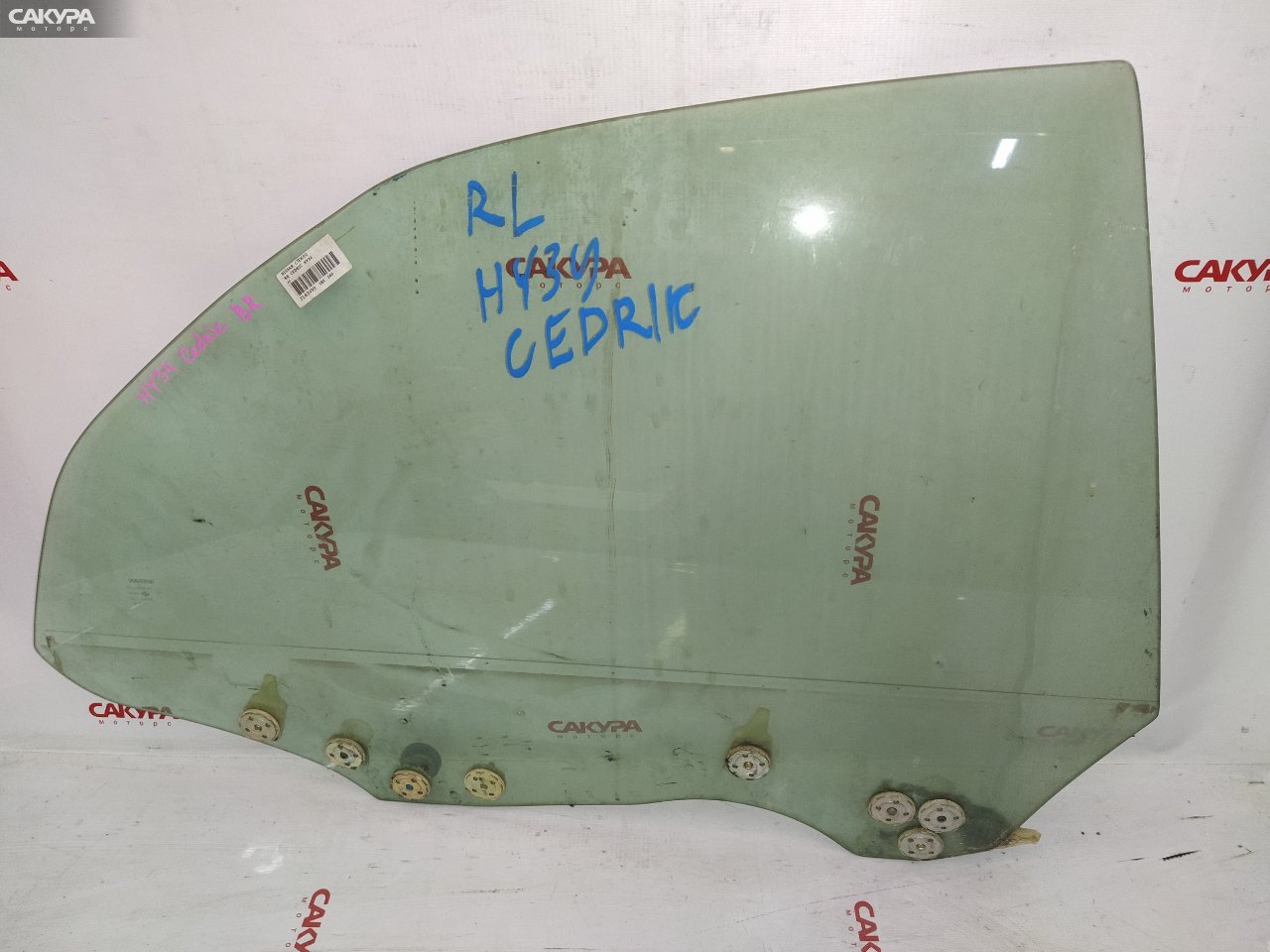 Стекло боковое заднее правое Nissan Cedric HY34: купить в Сакура Красноярск.
