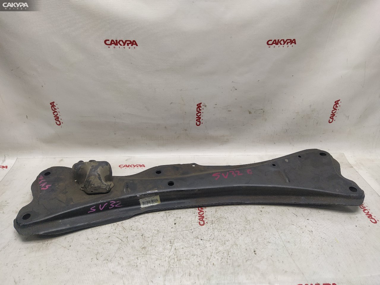 Балка поперечная передняя Toyota Camry SV32 3S-FE: купить в Сакура Красноярск.