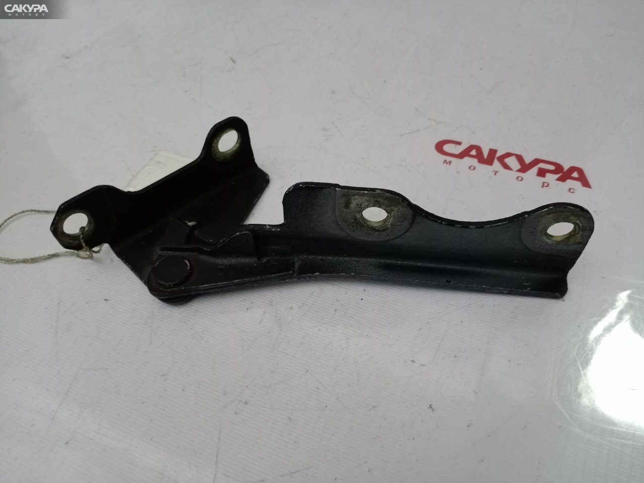 Кронштейн капота правый Mitsubishi Galant E35A 4G67: купить в Сакура Красноярск.